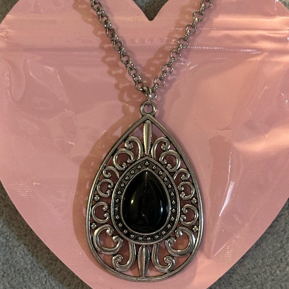 Elegant Silver and Black Teardrop Pendant Necklace - Picture 2 of 4
